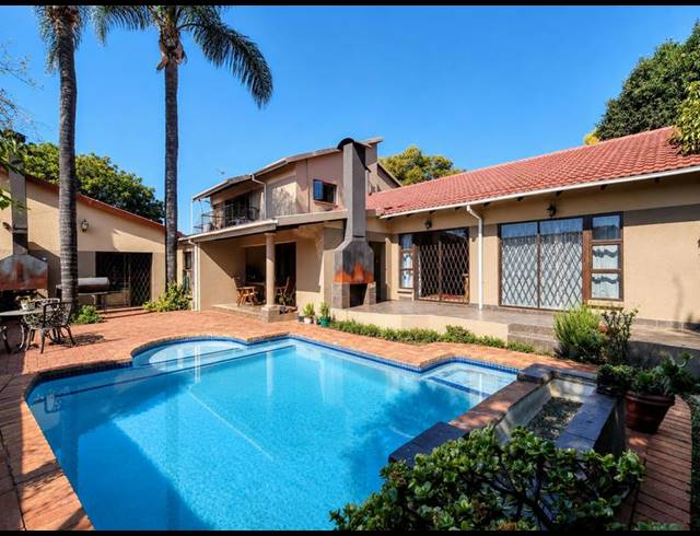 6 BEDROOM HOUSE FOR SALE IN ROOIHUISKRAAL